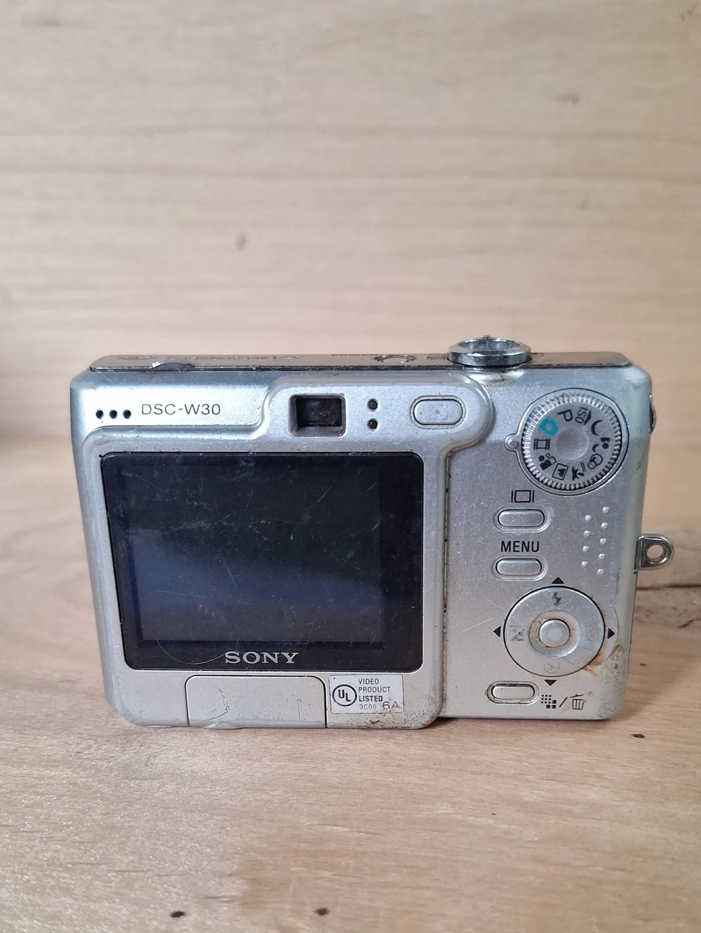 Sony Cyber-shot DSC-W30 digital camera 6.0-megapixel Sensor Selling For Parts